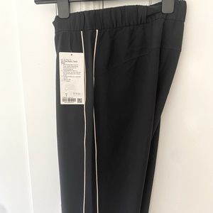 NWT On The Right Track LuluLemon pants (8)